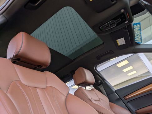 Used 2023 Audi Q5 e Premium w/ Convenience Package image 22