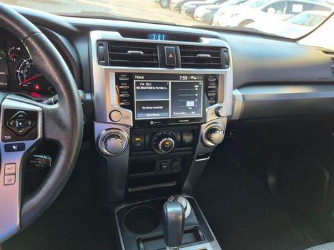 Used 2022 Toyota 4Runner SR5 AWD/4WD image 25