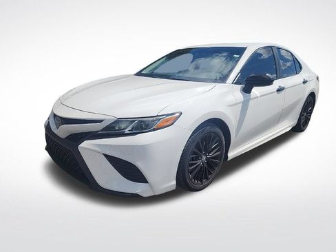Used 2019 Toyota Camry SE FWD image 2