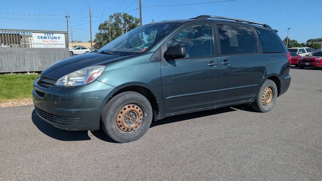 Used 2005 Toyota Sienna LE w/ LE Pkg 1 FWD image 1