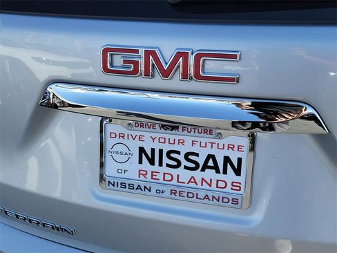 Used 2021 GMC Terrain SLT image 26