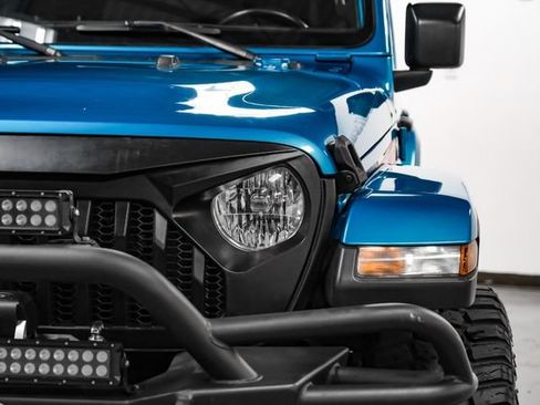 Used 2020 Jeep Wrangler Unlimited Sahara AWD/4WD image 44