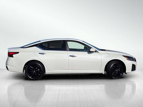 Used 2025 Nissan Altima 2.5 SV w/ SV Special Edition Package AWD/4WD image 3