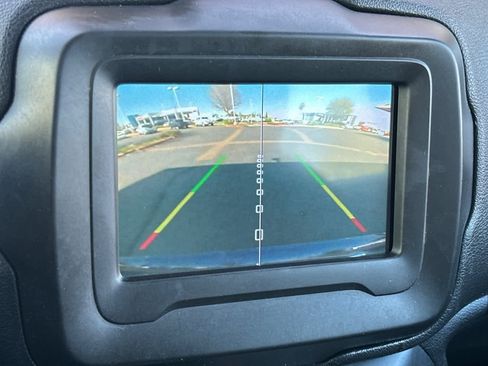 Used 2020 Jeep Renegade Altitude FWD image 21