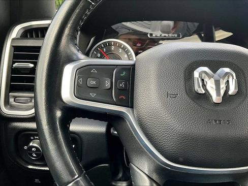 Used 2022 RAM 1500 Big Horn AWD/4WD image 9