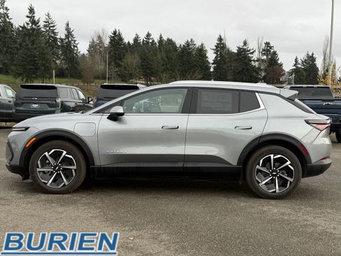 New 2026 Chevrolet Equinox EV LT image 2