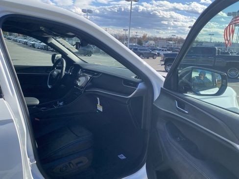 New 2025 Jeep Grand Cherokee Limited image 28