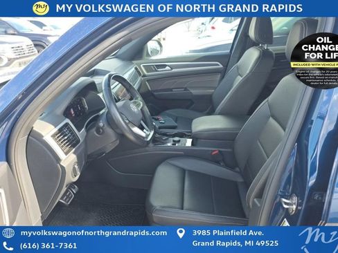 Used 2023 Volkswagen Atlas Cross Sport SEL R-Line AWD/4WD image 10