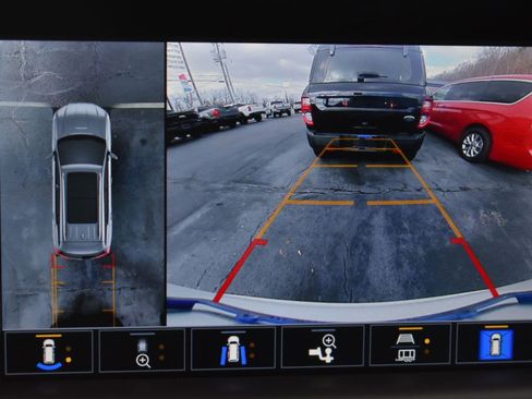 Used 2022 GMC Terrain SLT w/ Tech Package image 28