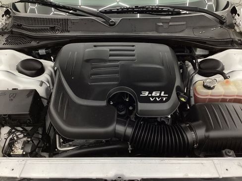 Used 2019 Dodge Challenger SXT RWD image 39