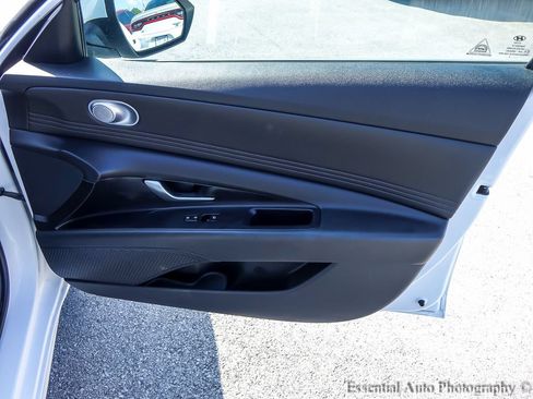 Used 2022 Hyundai Elantra SEL w/ Convenience Package FWD image 21