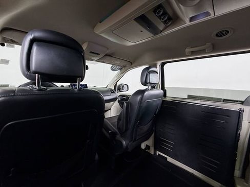 Used 2011 Chrysler Town & Country Touring-L w/ Entertainment Group #2 image 10