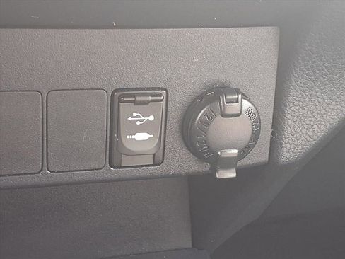 Used 2018 Toyota RAV4 XLE image 6