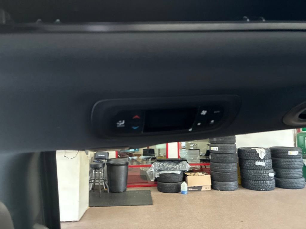 Used 2023 Chrysler Pacifica Limited w/ S Appearance Package FWD image 24