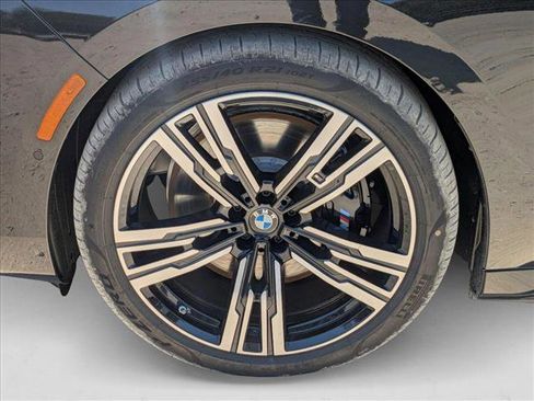 New 2025 BMW i7 xDrive60 image 9