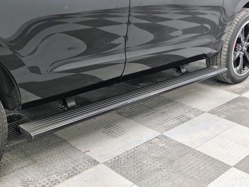 Used 2023 Ford Expedition Limited image 12