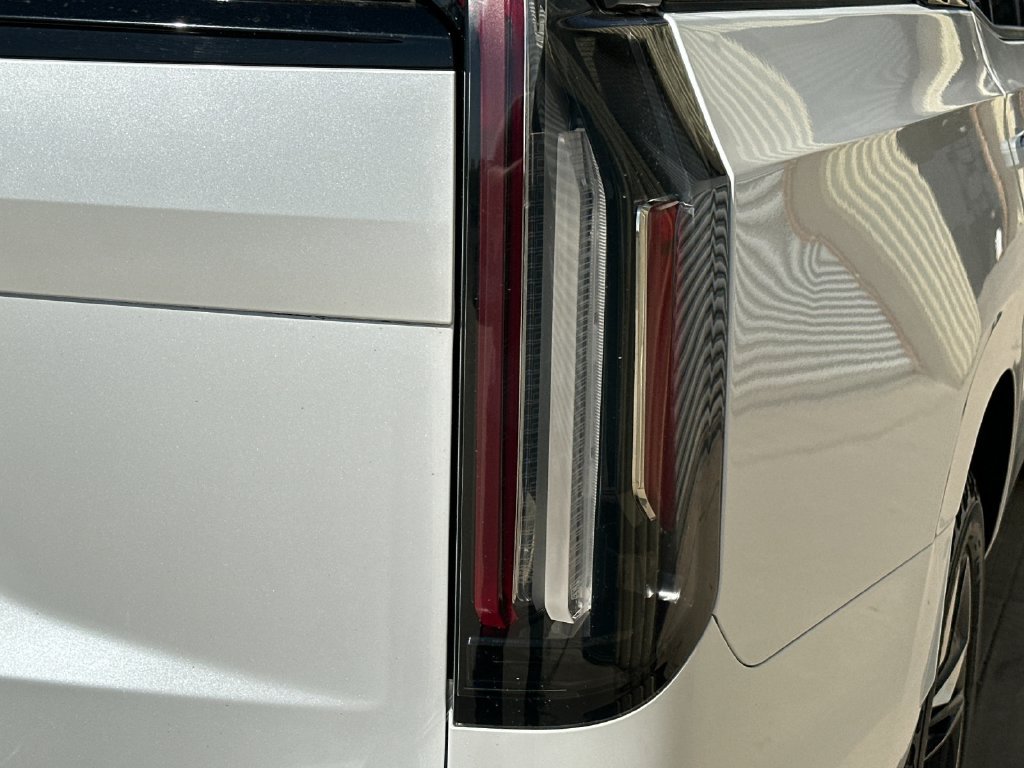 Used 2021 Cadillac Escalade Sport w/ Driver Assist Tech Package AWD/4WD image 39