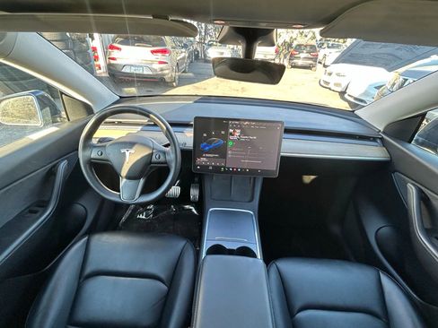 Used 2021 Tesla Model Y Long Range image 17