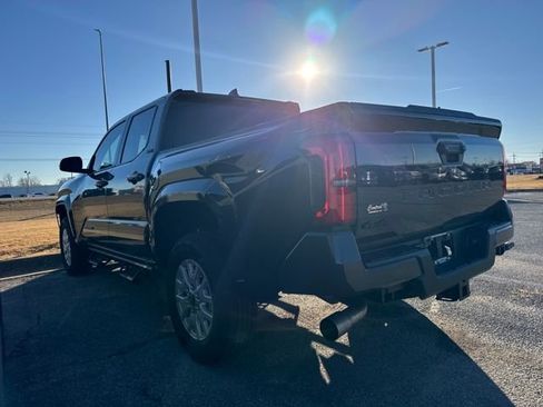 Used 2025 Toyota Tacoma SR5 image 9
