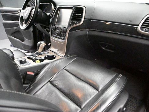 Used 2017 Jeep Grand Cherokee Overland w/ Jeep Active Safety Group image 16