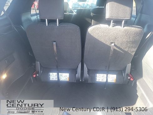 Used 2017 Ford Explorer XLT image 14