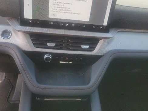 Used 2025 Ford Explorer Active w/ Active Comfort Package image 2