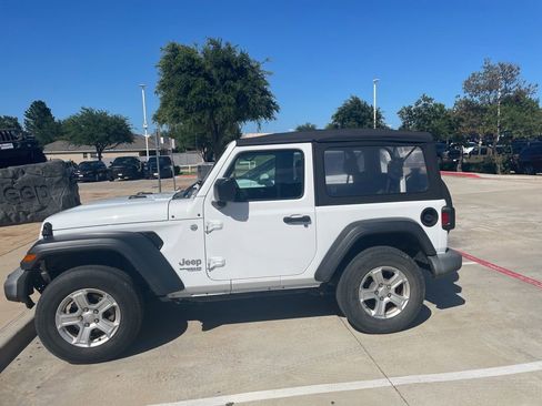 Used 2019 Jeep Wrangler Sport AWD/4WD image 14