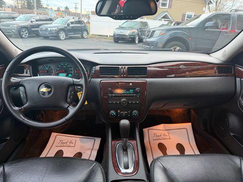 Used 2011 Chevrolet Impala LTZ image 13