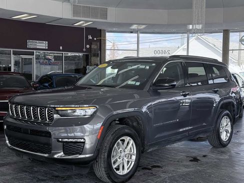 Used 2023 Jeep Grand Cherokee L Laredo image 2
