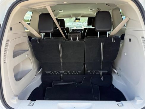 Used 2023 Chrysler Pacifica Touring-L FWD image 16