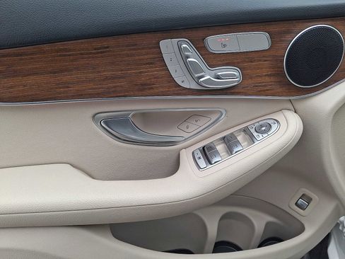 Certified 2022 Mercedes-Benz GLC 300 4MATIC image 9