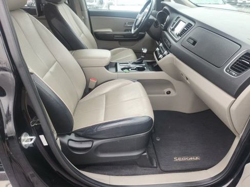 Used 2021 Kia Sedona EX FWD image 16
