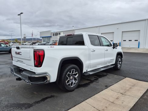 New 2026 GMC Sierra 1500 SLT w/ SLT Premium Package image 3