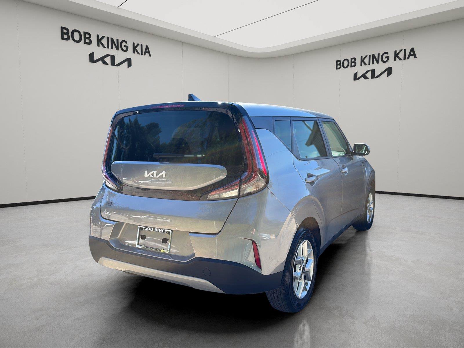 Used 2025 Kia Soul LX w/ LX Technology Package FWD image 5