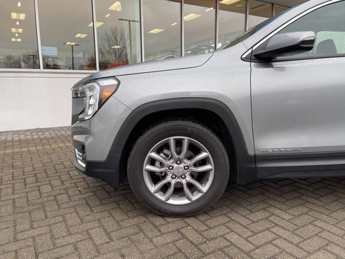Used 2024 GMC Terrain SLT w/ Infotainment Package II image 10