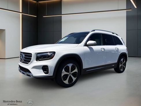 Used 2026 Mercedes-Benz GLB 250 4MATIC image 1