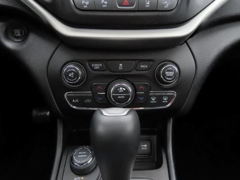 Used 2014 Jeep Cherokee Limited w/ Technology Group image 25