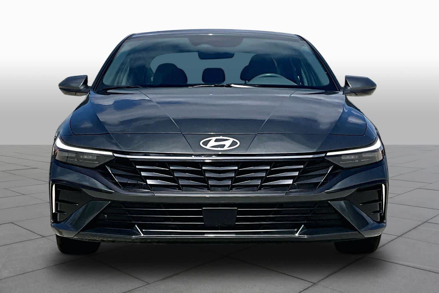 Certified 2025 Hyundai Elantra SEL FWD image 4