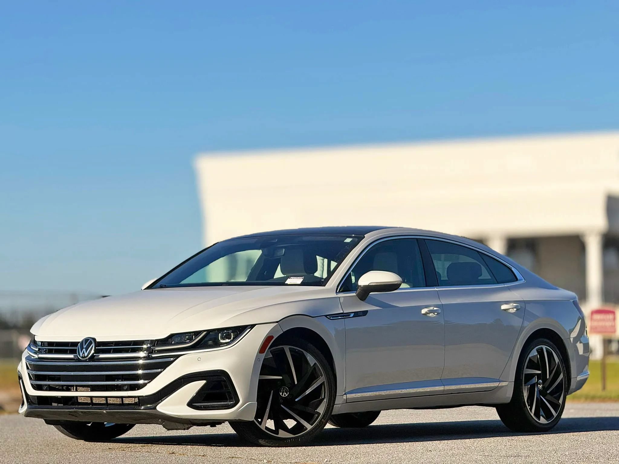Used 2023 Volkswagen Arteon SEL Premium AWD/4WD image 2