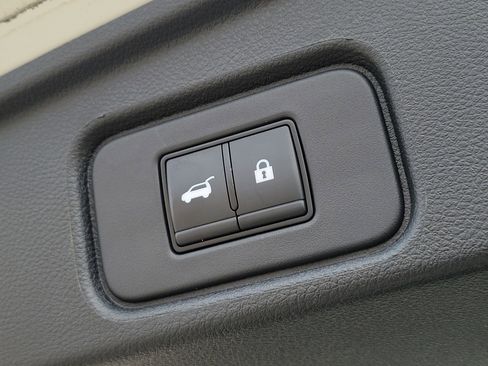 Used 2023 Nissan Pathfinder SL image 8