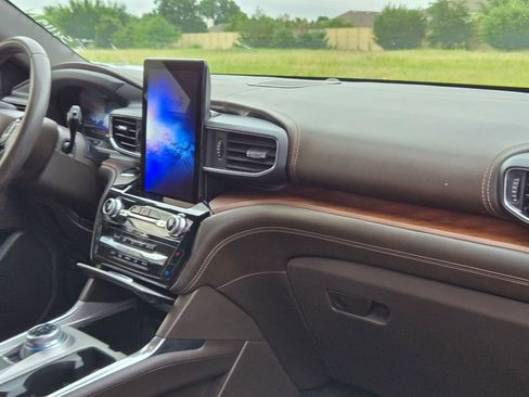 Used 2023 Ford Explorer King Ranch w/ Technology Package RWD image 21