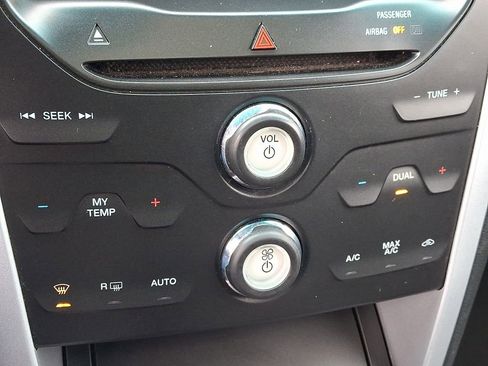 Used 2015 Ford Explorer XLT w/ Equipment Group 202A image 21