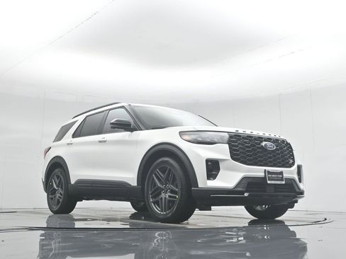 New 2026 Ford Explorer ST w/ Sun And Sound Package image 48