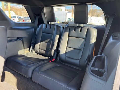 Used 2018 Ford Explorer XLT w/ Equipment Group 202A image 32