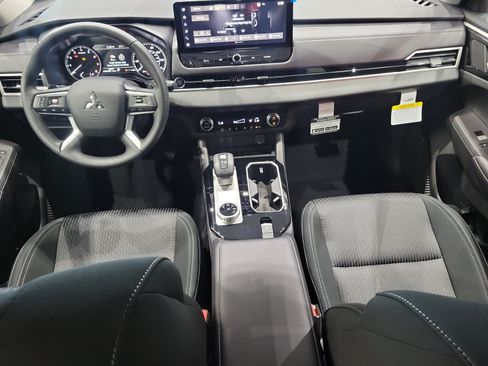 New 2026 Mitsubishi Outlander ES FWD image 13