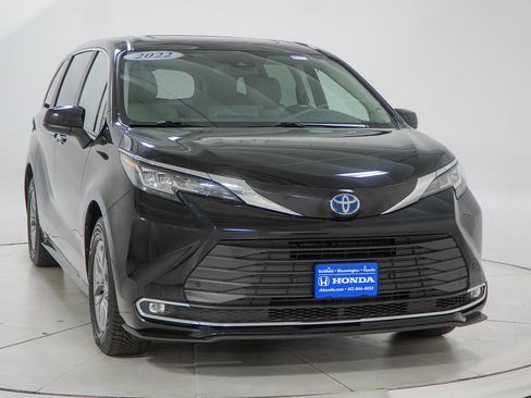 Used 2022 Toyota Sienna XLE AWD/4WD image 19