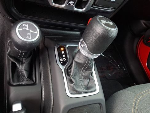 Used 2025 Jeep Wrangler Unlimited Sahara AWD/4WD image 27