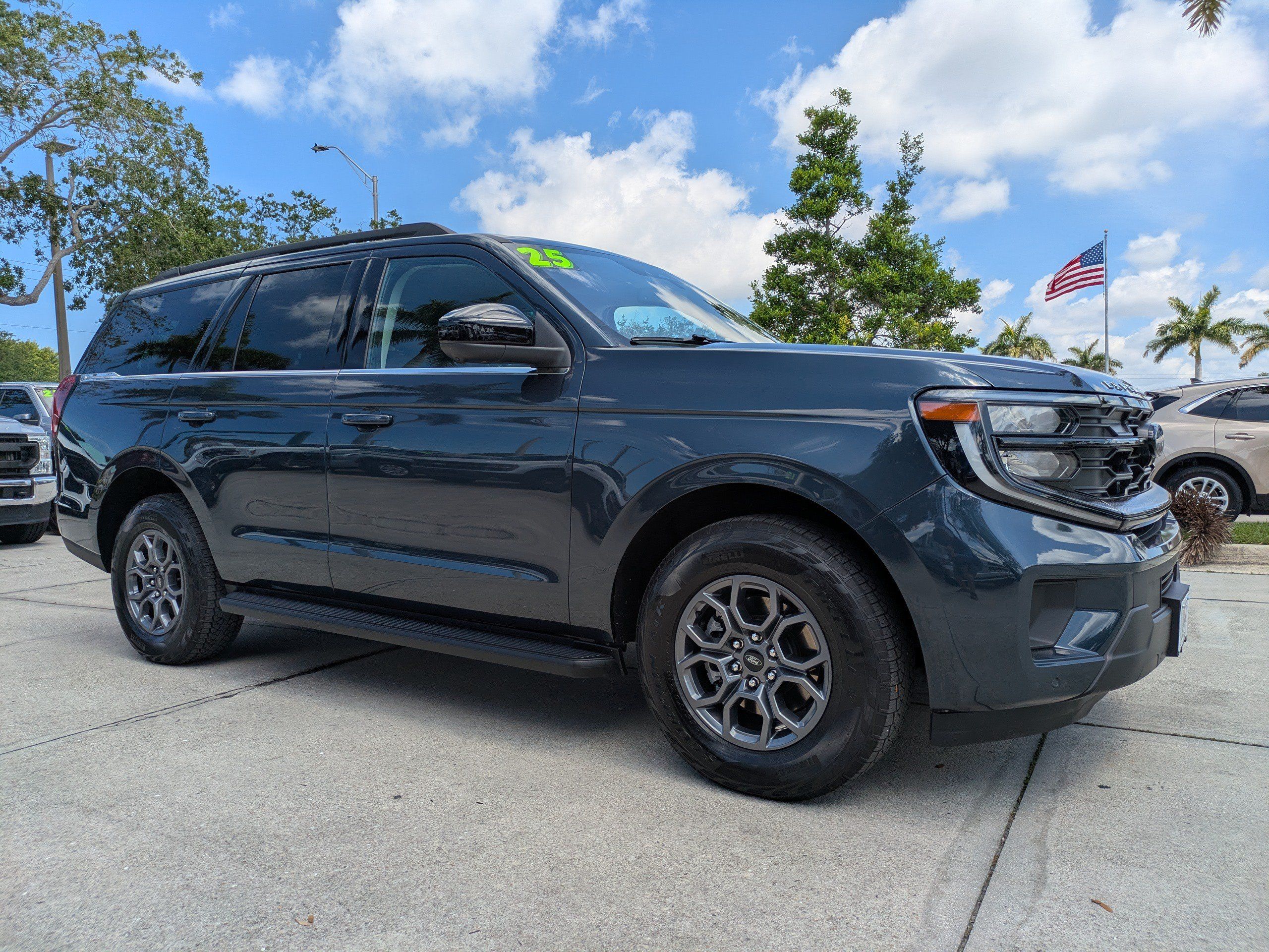 Certified 2025 Ford Expedition Active AWD/4WD image 2