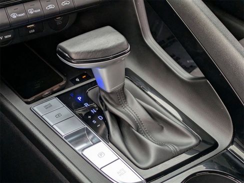 Used 2025 Hyundai Elantra SEL image 18