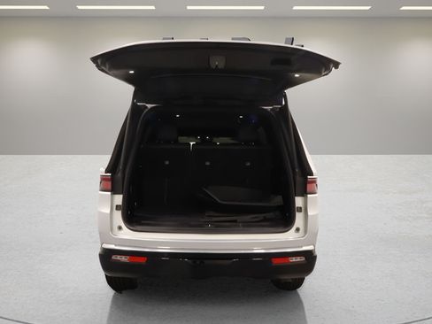 Certified 2024 Jeep Wagoneer 4WD image 18